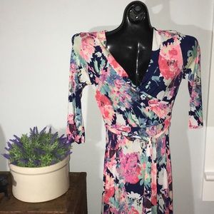 Floral maxi wrap dress // polyester // size medium